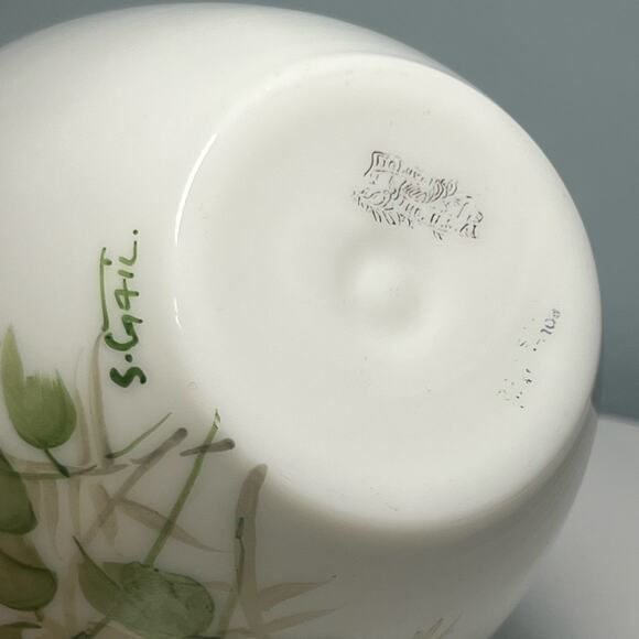 Vintage 40s DeLuxe Inc USA Signed Hand Painted Floral Vase Milk Glass - Picture 9 of 12